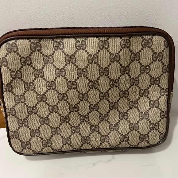 Vintage Gucci clutch . - Picture 3 of 6